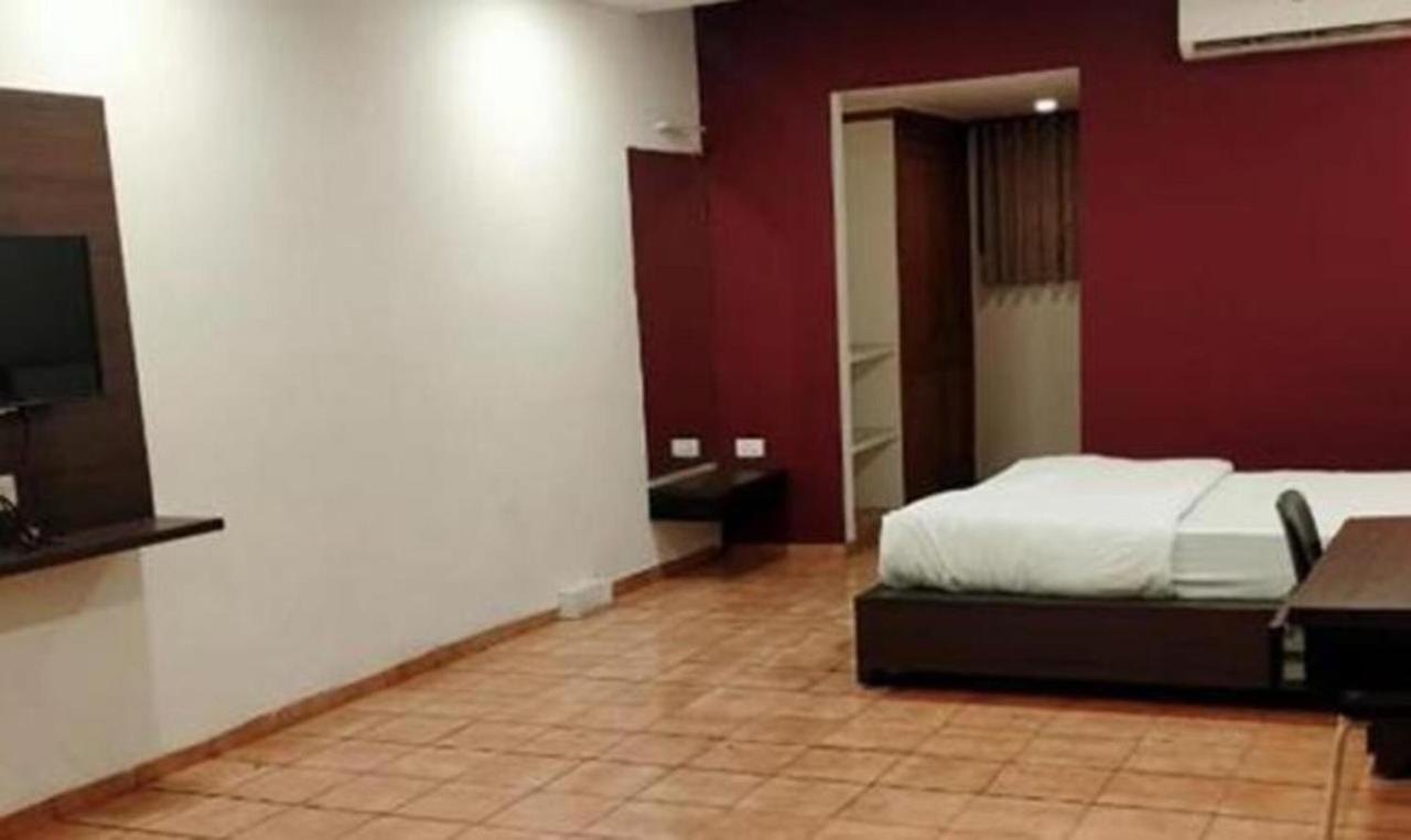Hotel Sun N Step Club Ahmedabad Esterno foto