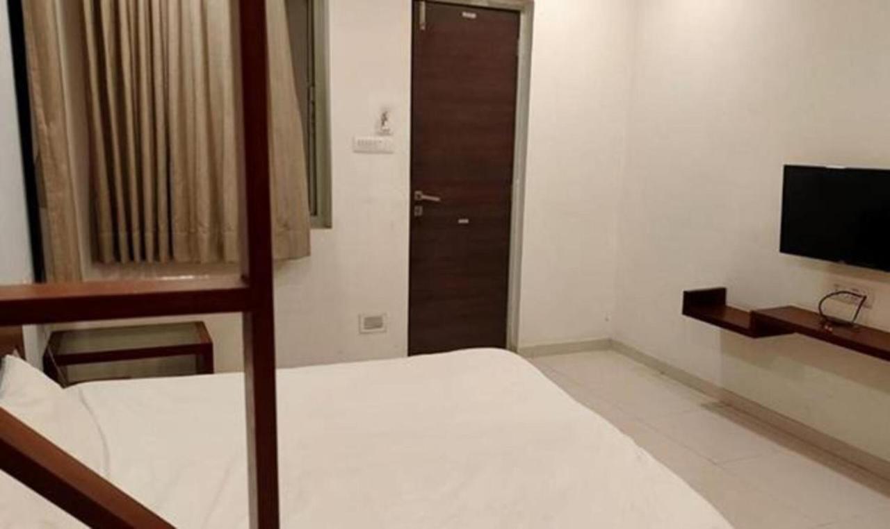 Hotel Sun N Step Club Ahmedabad Esterno foto