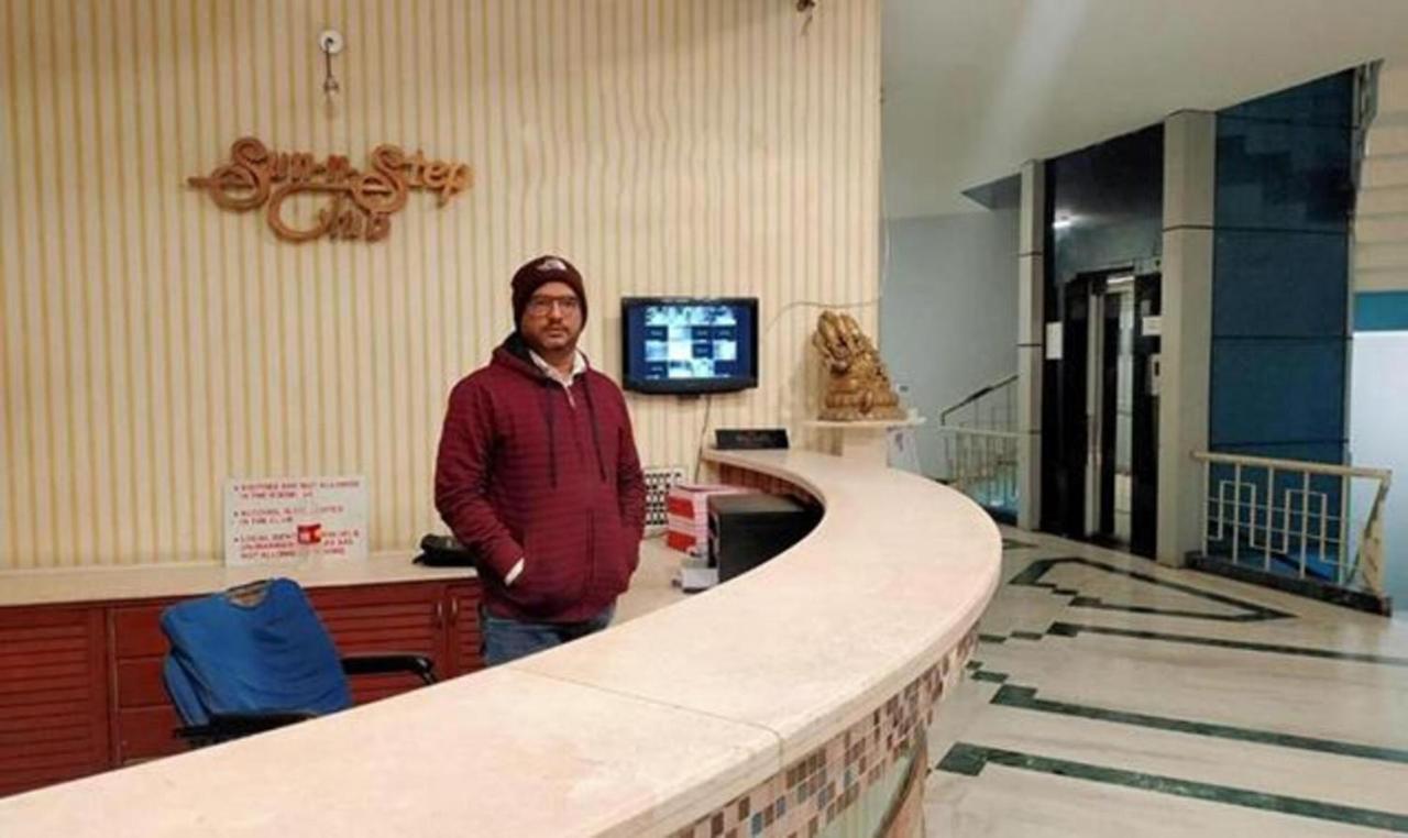 Hotel Sun N Step Club Ahmedabad Esterno foto