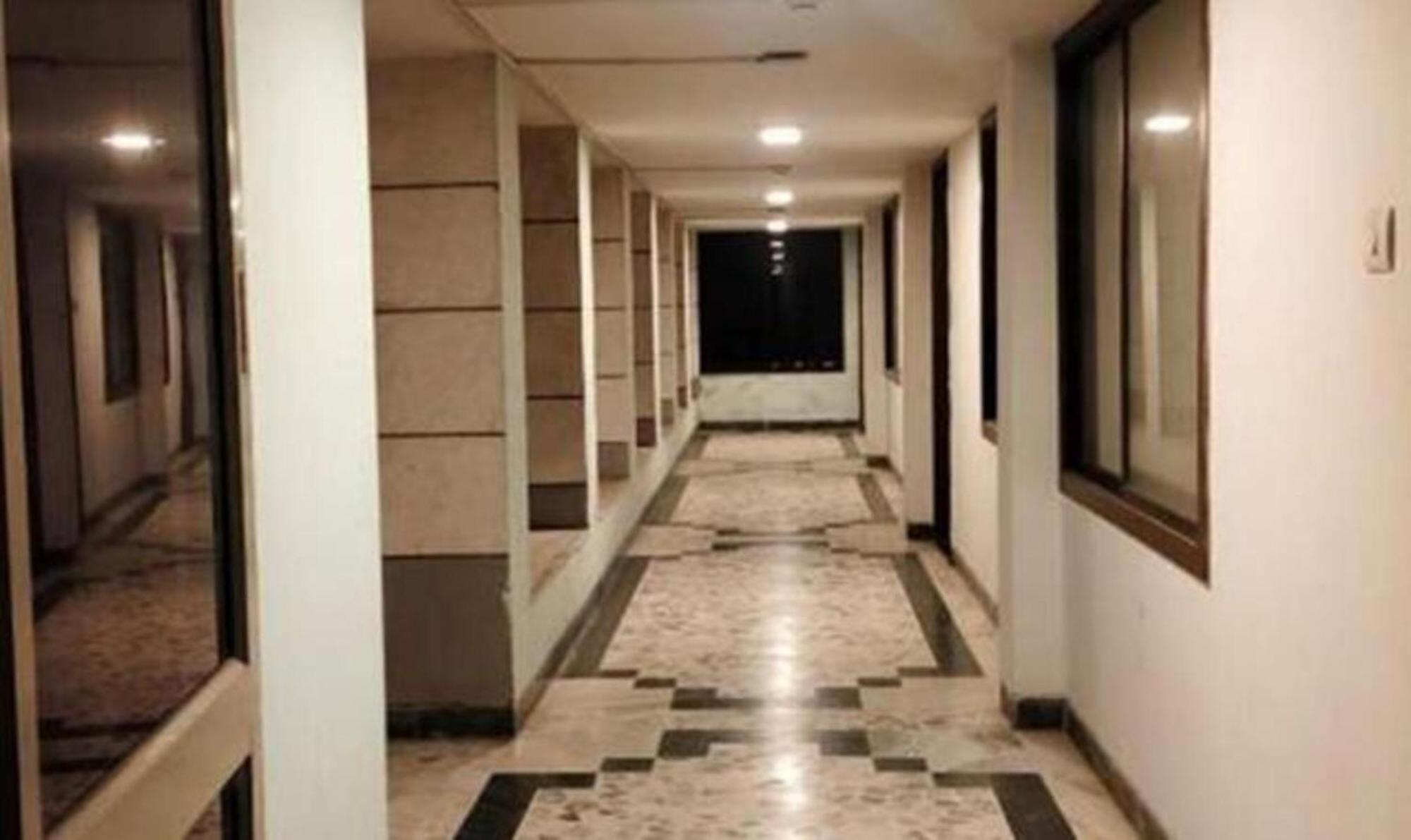 Hotel Sun N Step Club Ahmedabad Esterno foto