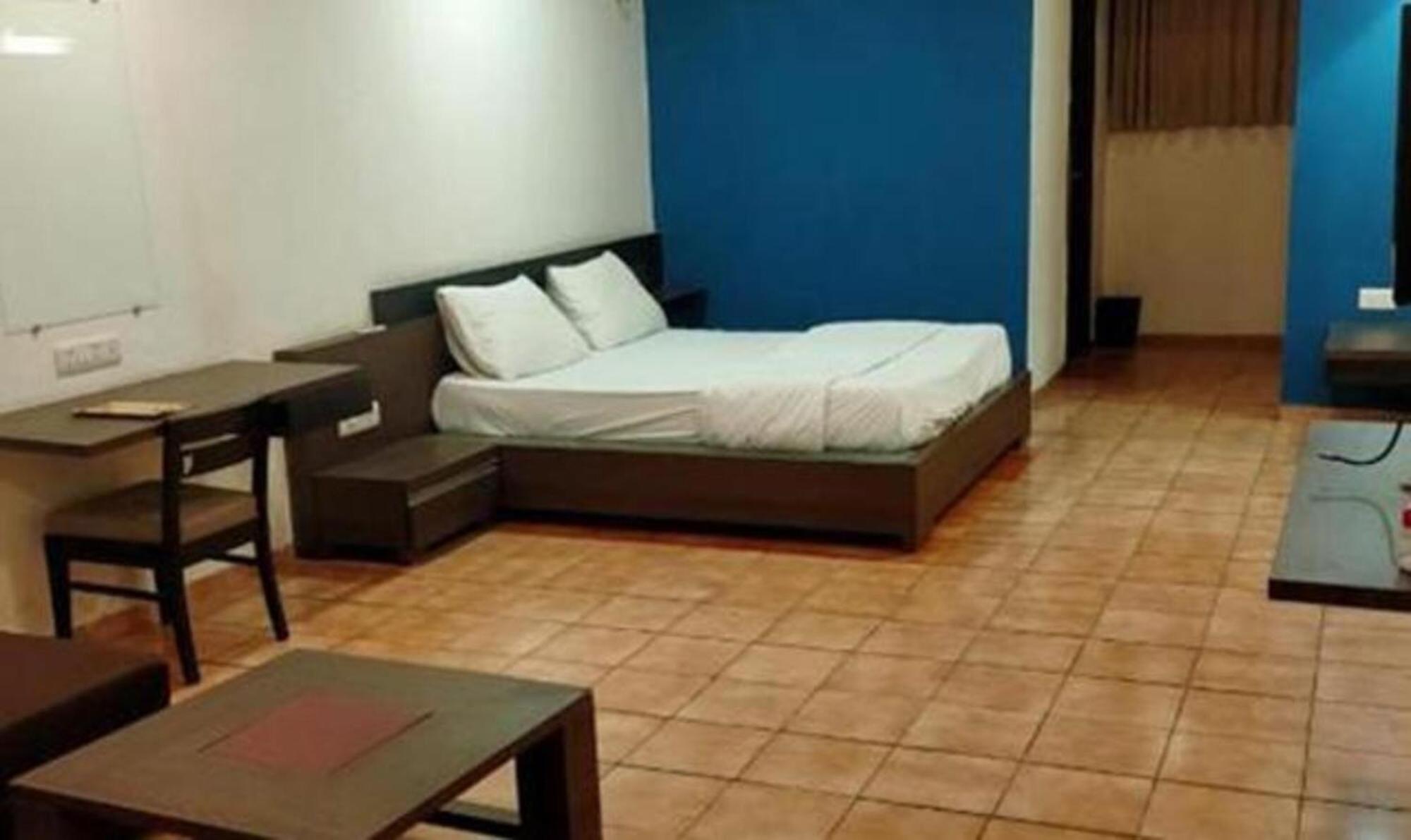 Hotel Sun N Step Club Ahmedabad Esterno foto