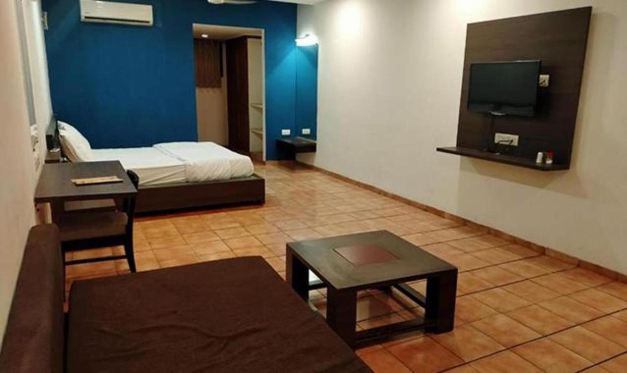 Hotel Sun N Step Club Ahmedabad Esterno foto