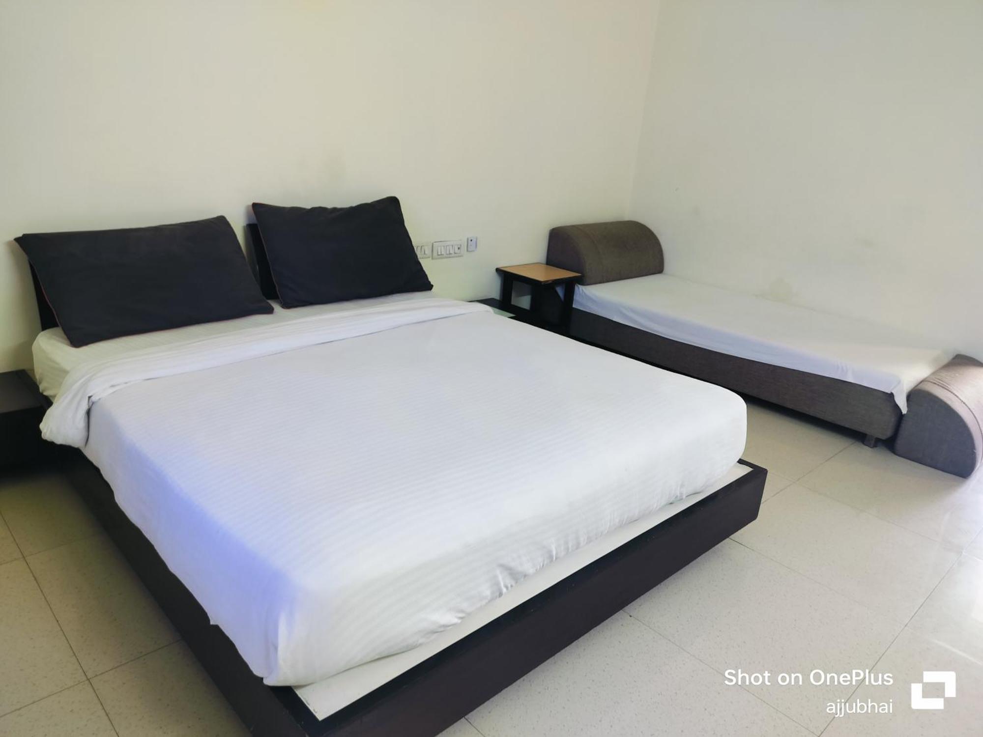 Hotel Sun N Step Club Ahmedabad Esterno foto
