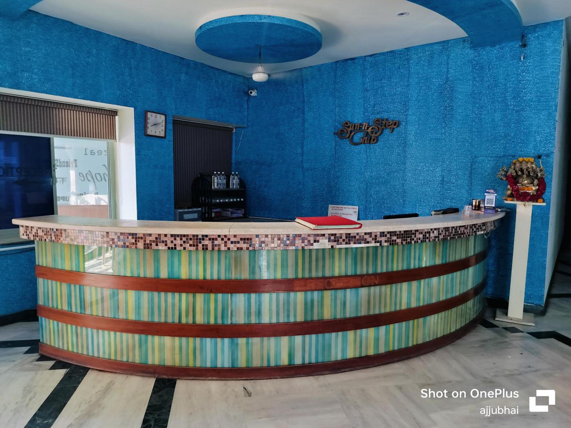 Hotel Sun N Step Club Ahmedabad Esterno foto