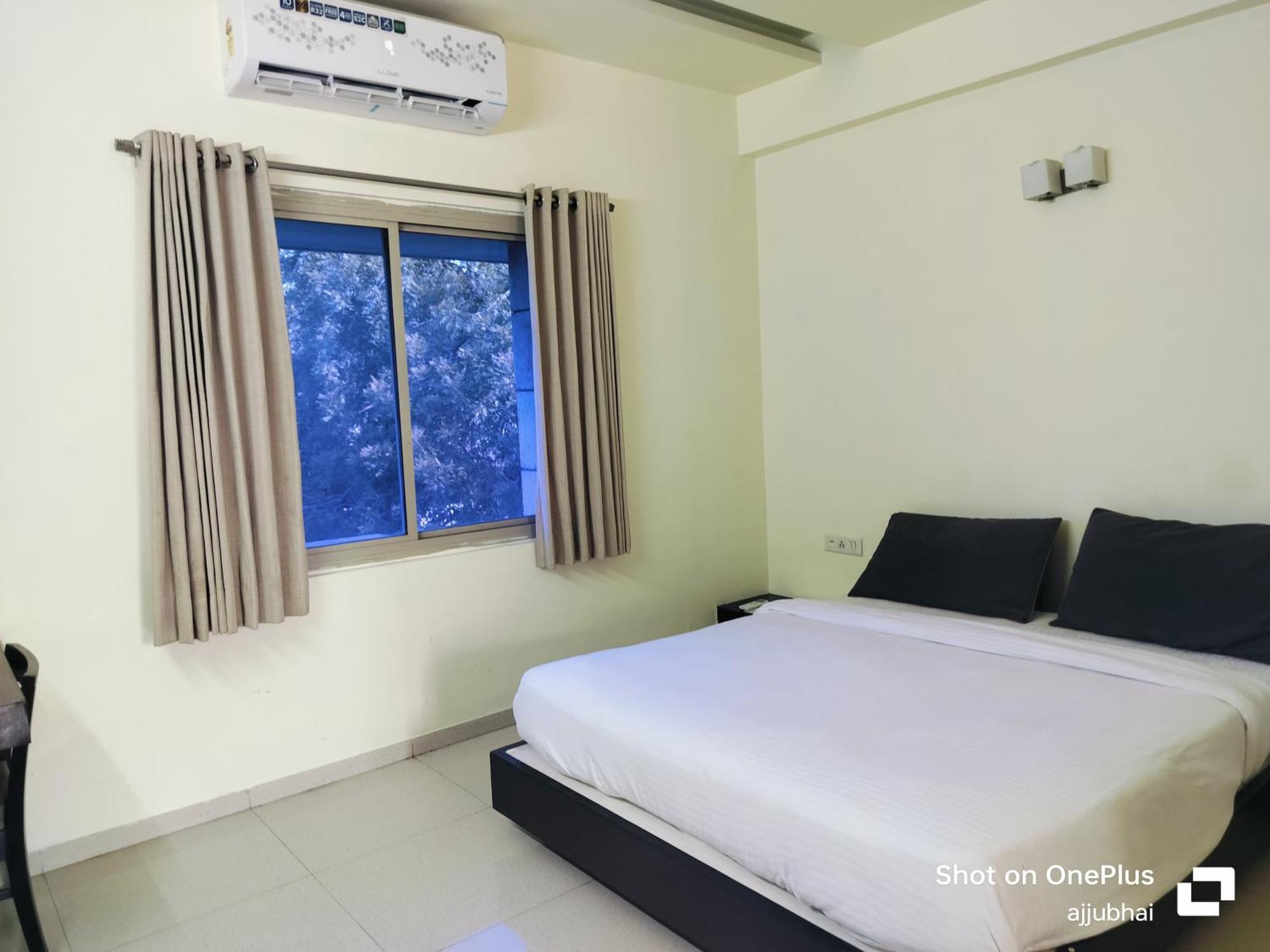Hotel Sun N Step Club Ahmedabad Esterno foto